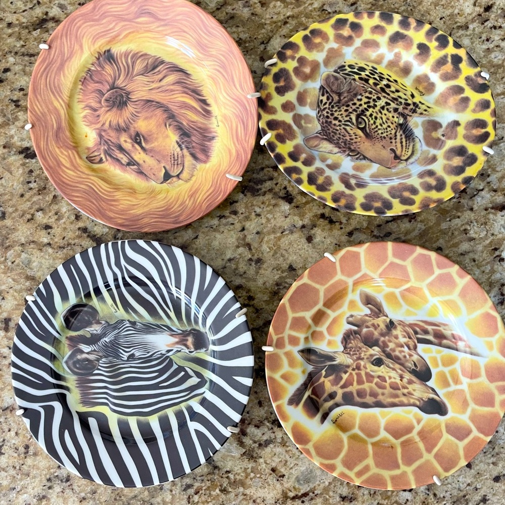 L. Godinger set of 4 animal plates with plate hanger 1855, Limoges Fiorilli